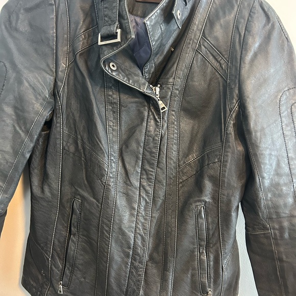 Danier women’s xs Black Leather zip up Jacket - Picture 2 of 8